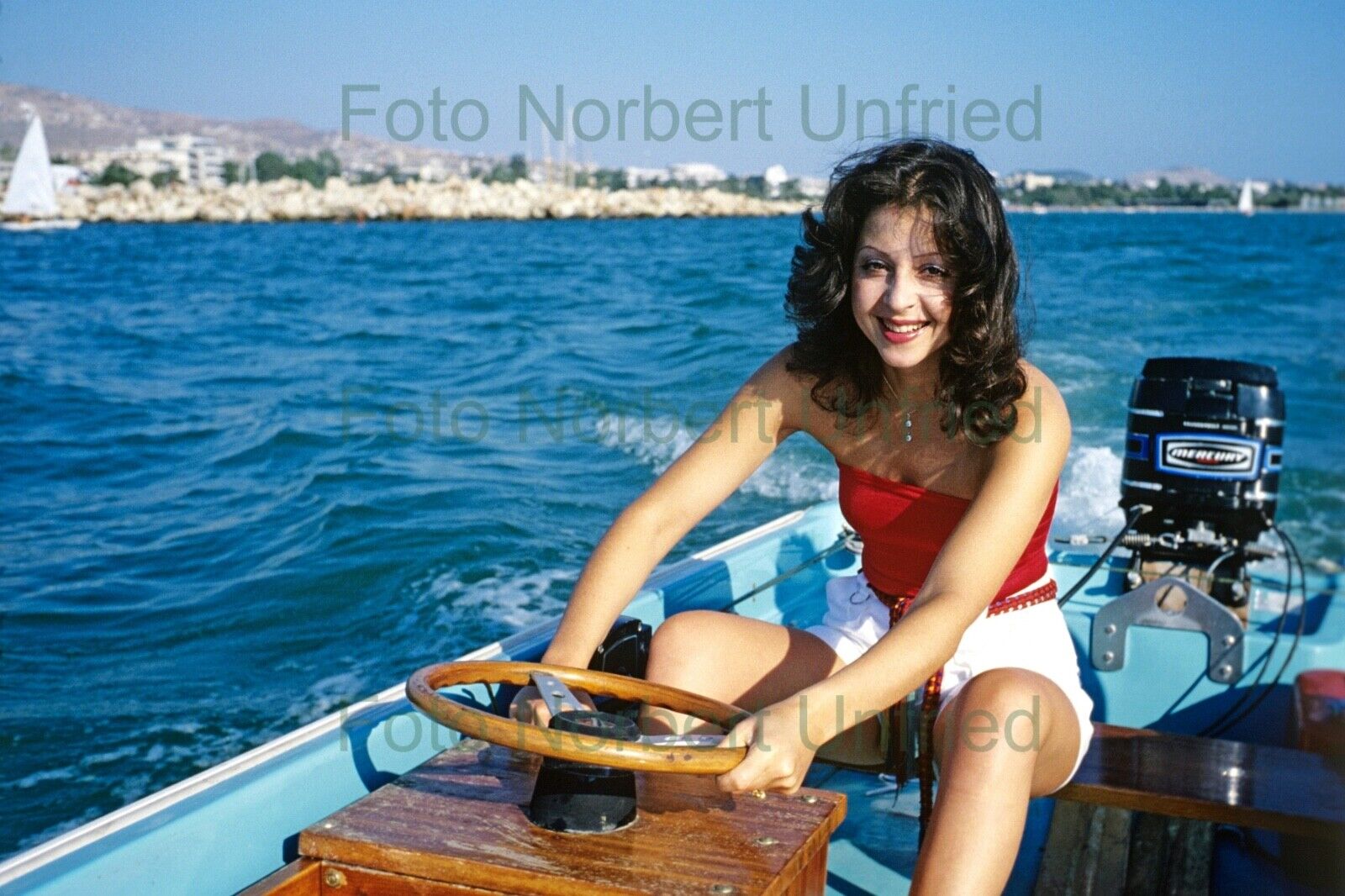 Vicky Leandros - im Boot - Foto 20 x 30 cm ohne Autogramm (Nr 2-223