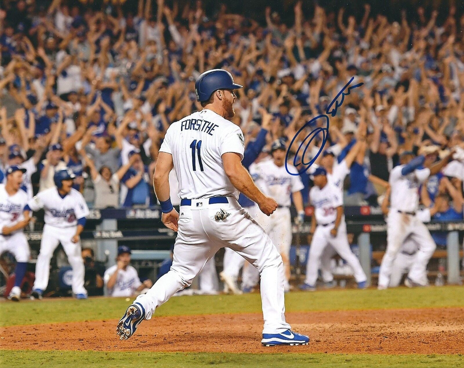 Signed 8x10 LOGAN FORSYTHE Los Angeles Dodgers Autographed Photo Poster painting - COA