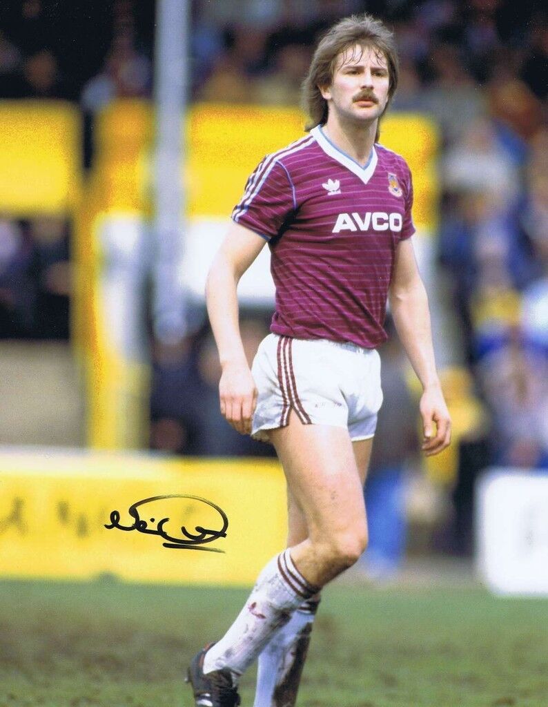 NEIL ORR - WEST HAM UNITED FOOTBALLER - BRILLIANT SIGNED COLOUR Photo Poster painting