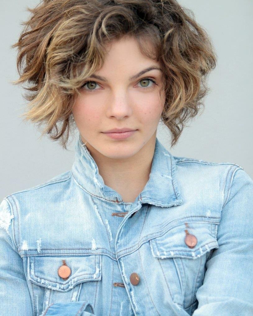 Camren Bicondova 8x10 PictureStunning Photo Poster painting Gorgeous Celebrity #14