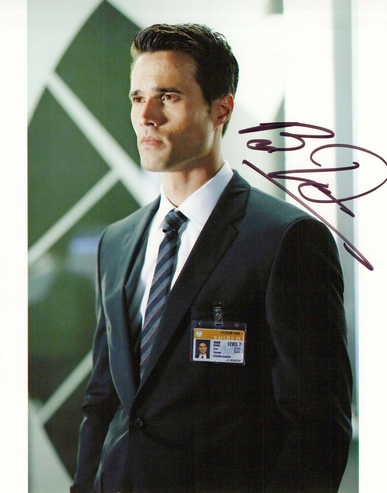 Brett Dalton Agents Of Shield autographed Photo Poster painting signed 8x10 #2 Grant Ward