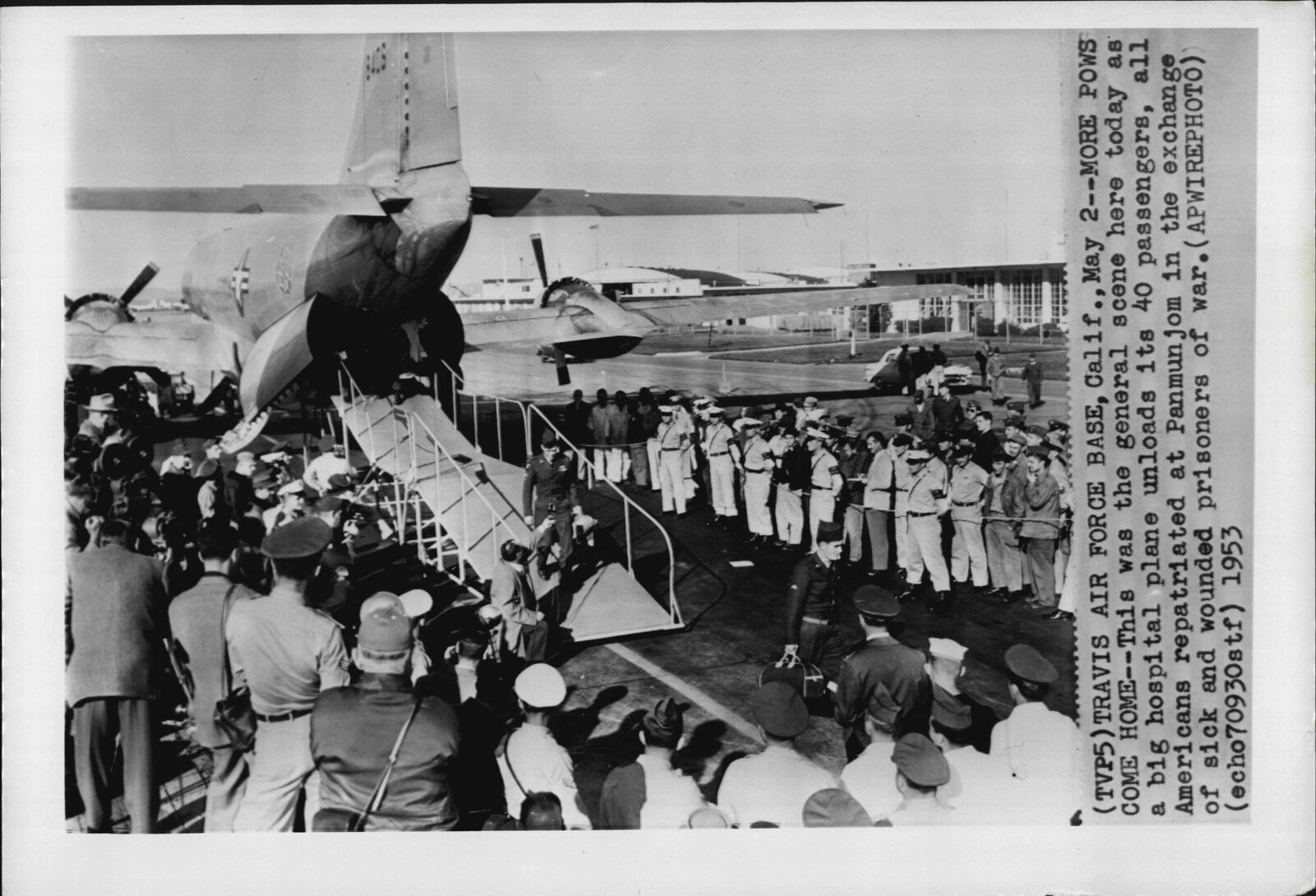 d Prisoner Offloaded from Air Force Transport 1953 Korea War Press Photo Poster painting