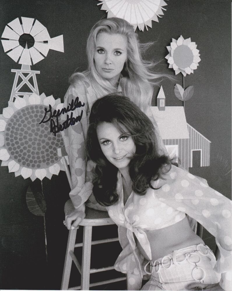 Gunilla Hutton Hee Haw Original Autographed 8X10  Signed Photo Poster painting - SEXY!!! #6