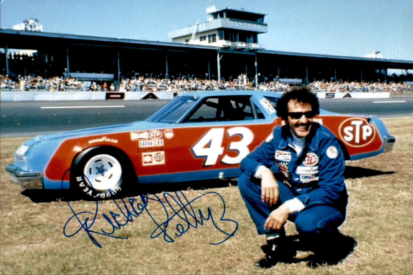 Richard Petty SIGNED autographed 4x6 Photo Poster painting NASCAR RACE CAR DRIVER LEGEND #3