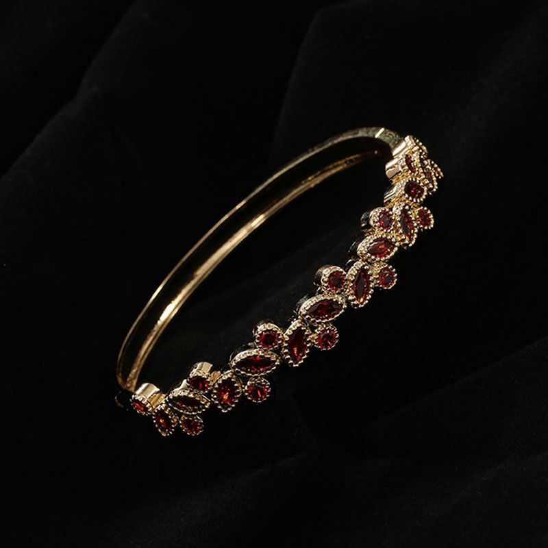 Mature Ladies Copper Micro Inlaid Zircon Net Red Leaf Bracelet