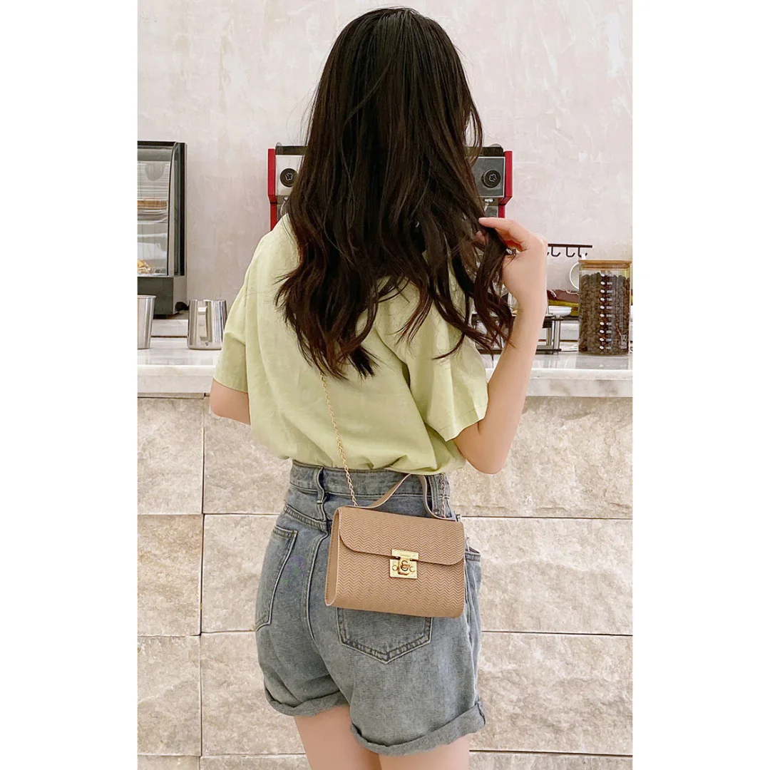 The Hottest Messenger Bags for Women in 2022