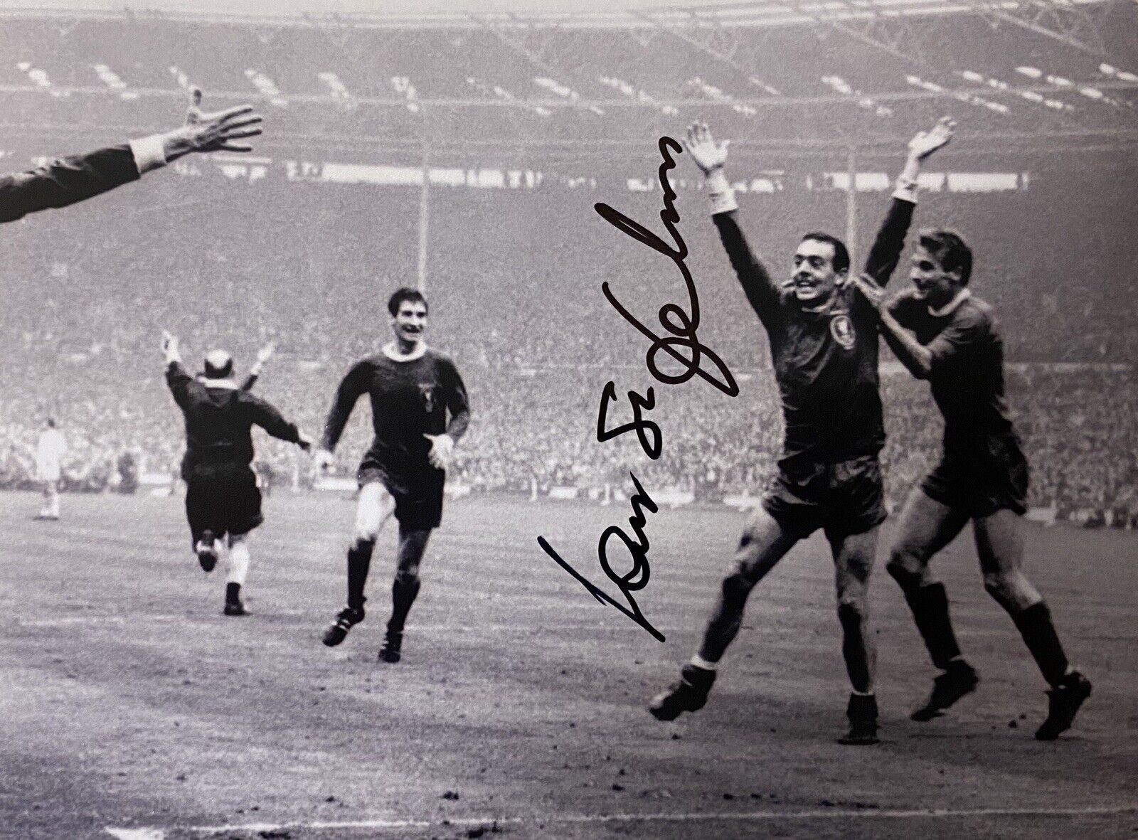 Ian St John Genuine Hand Signed Liverpool 6X4 Photo Poster painting 5