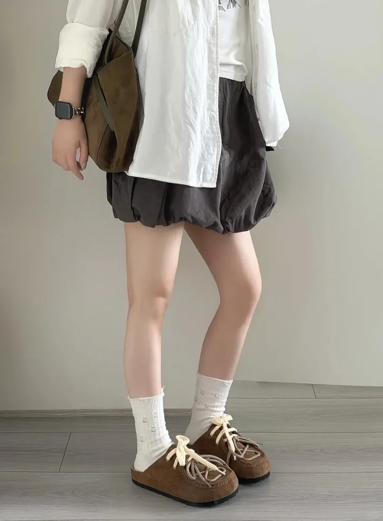 Brown suede platform closed-toe slippers