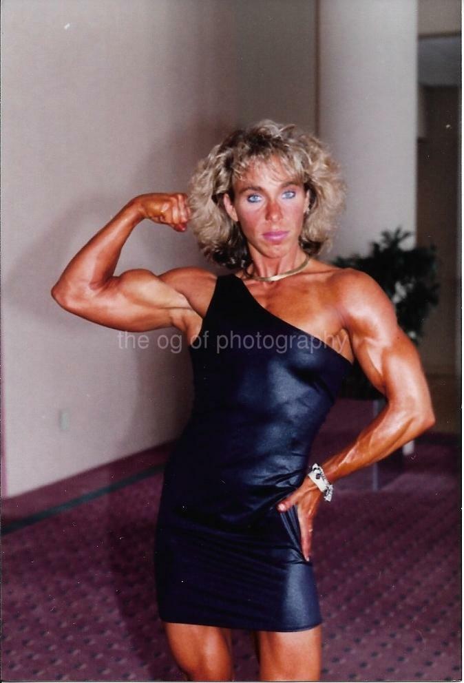 MUSCLE WOMAN 80's 90's FOUND Photo Poster painting Color FEMALE BODYBUILDER Original EN 17 16 I