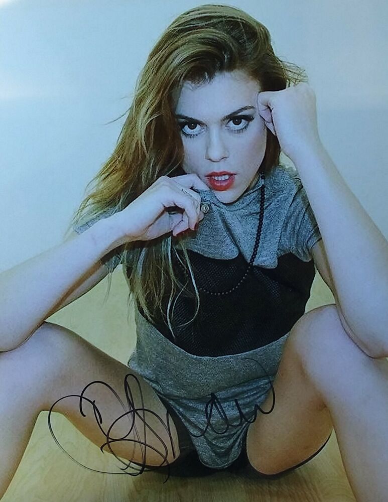 Lindsey Shaw signed 8 x 10