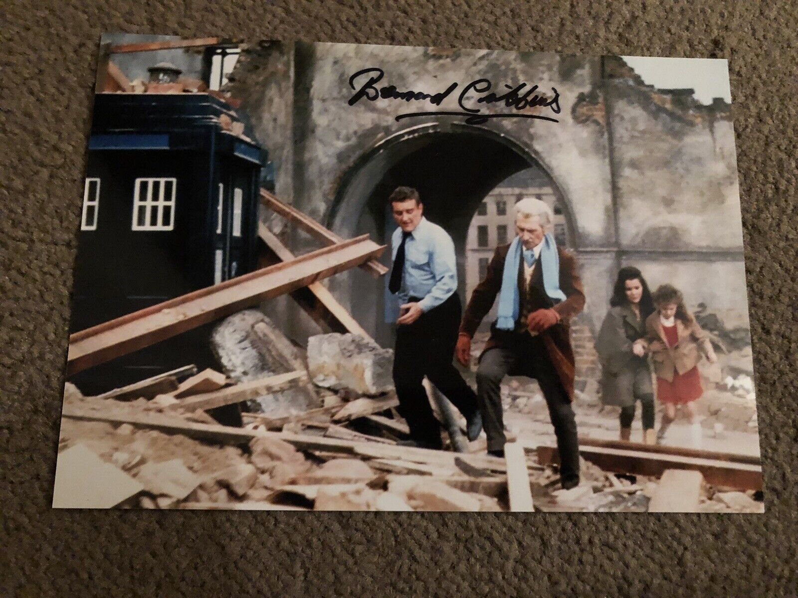 BERNARD CRINBINS (DR WHO) PRESIGNED Photo Poster painting- 7x5”