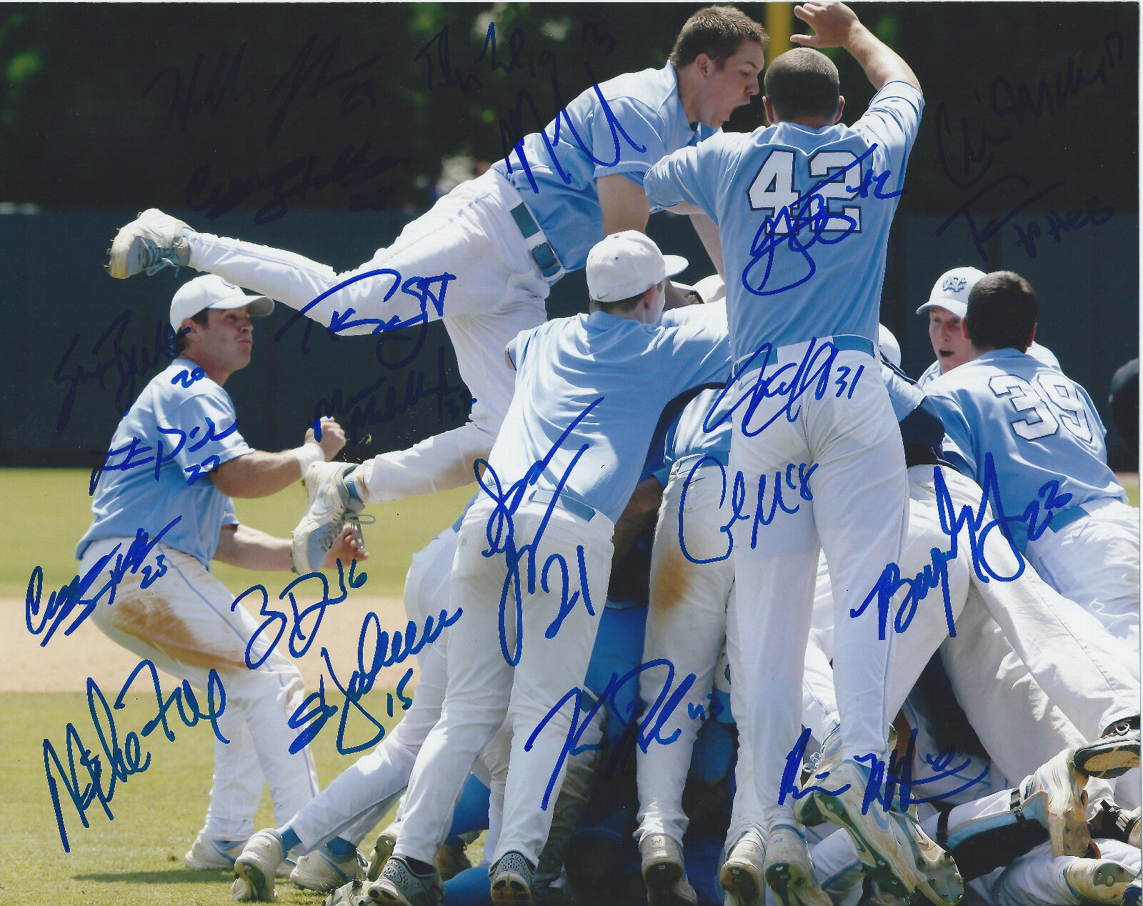 2013 North Carolina Signed Team Photo Poster painting 8x10 CWS College World Series 21 Signature