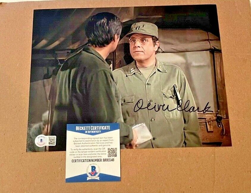 OLIVER CLARK SIGNED MASH 8X10 Photo Poster painting BECKETT CERTIFIED BAS