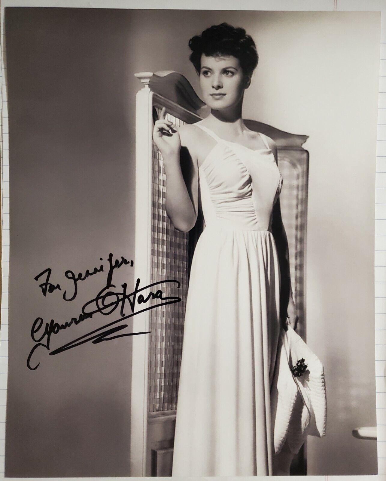 MAUREEN O'HARA SIGNED AUTOGRAPHED BW 8X10 Photo Poster painting FOR JENNIFER STUNNING POSE!!