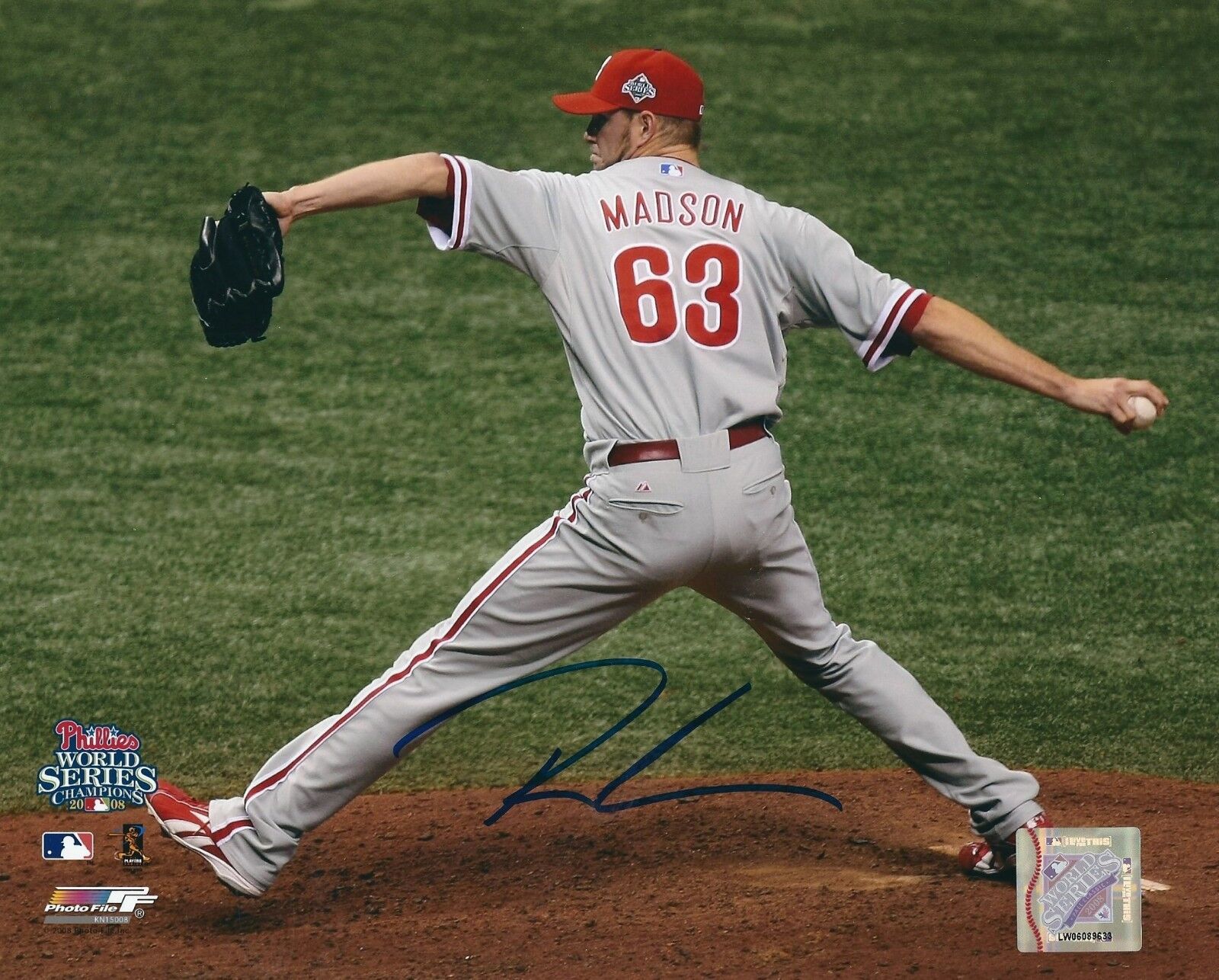 Autographed Ryan Madson 8X10 Philadelphia Phillies Photo Poster painting w/ COA