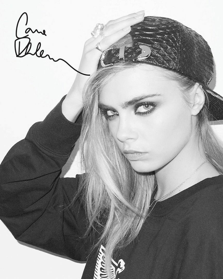 Cara Delevingne Autograph Signed Photo Poster painting Print