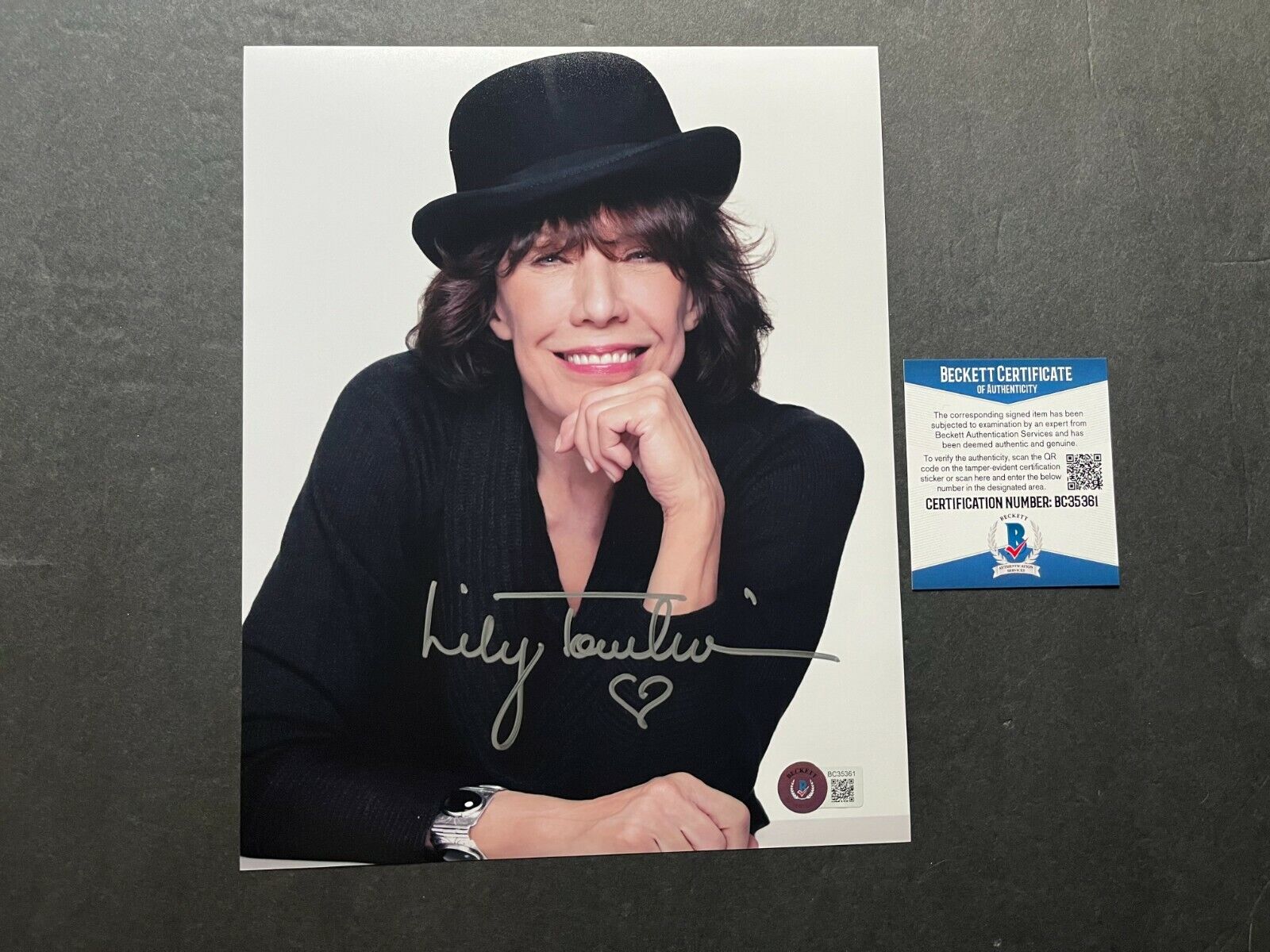 Lily Tomlin Hot! signed autographed classic funny 8x10 Photo Poster painting Beckett BAS coa