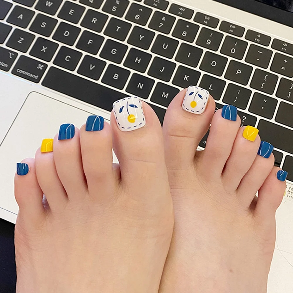 24Pcs Shiny Red Flower Fake Toe Nails With Design Artificial Press On False Toenails Tips DIY Lady Foot Manicure Tools-Nail Inspo