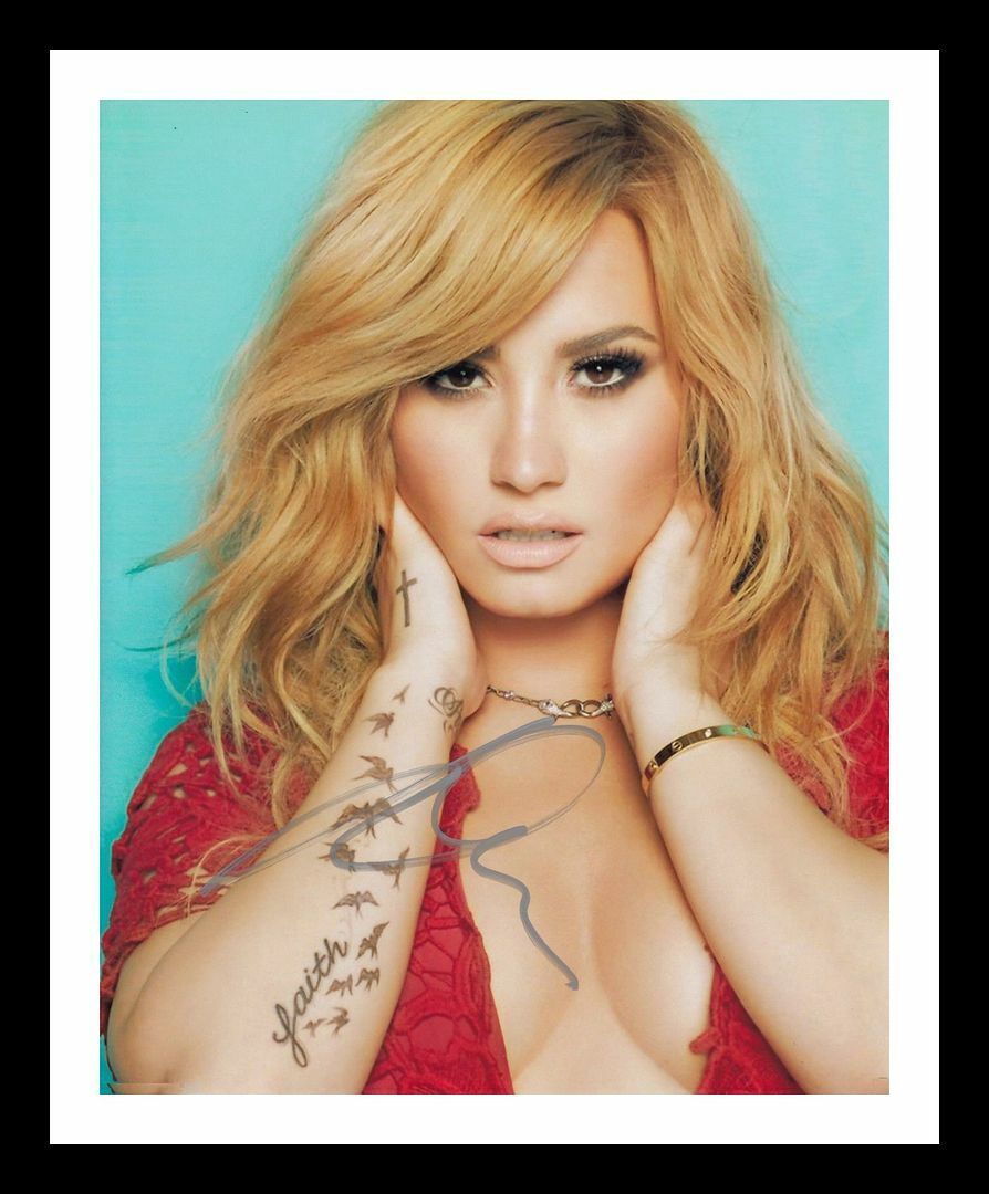 Demi Lovato Autograph Signed & Framed Photo Poster painting 3