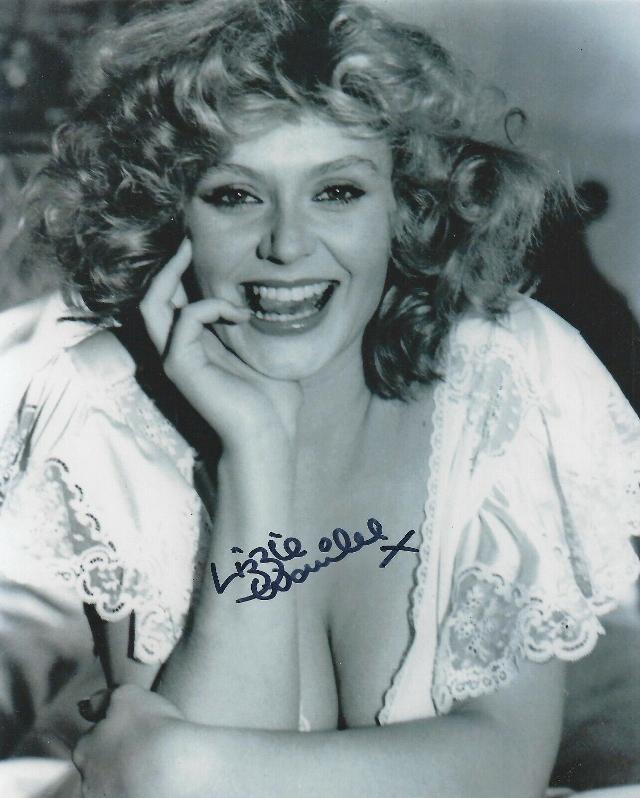 LIZZIE WARVILLE SIGNED 007 JAMES BOND 8x10 Photo Poster paintingGRAPH UACC & AFTAL RD AUTOGRAPH