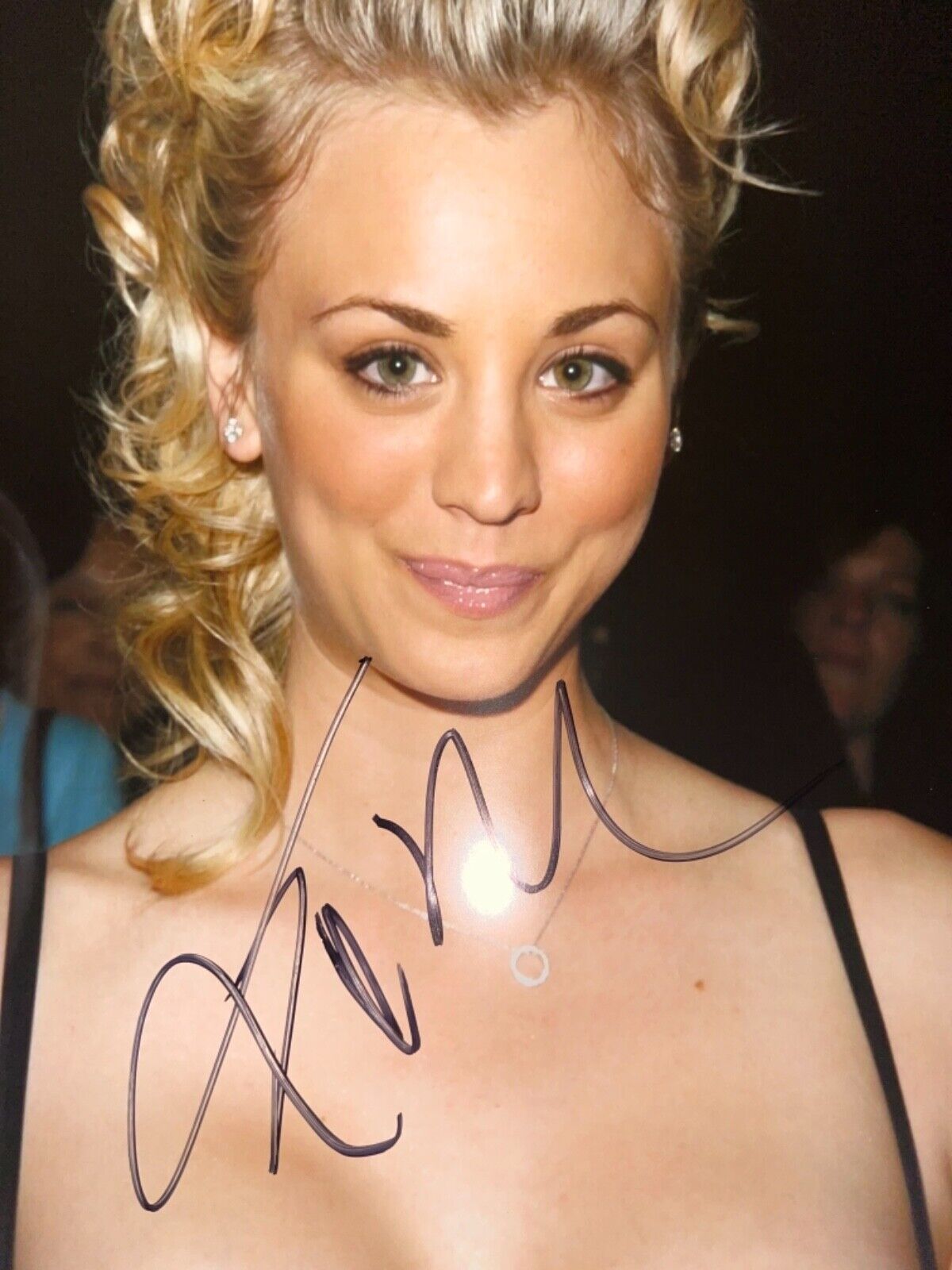 kaley cuoco signed 8 x 10 Photo Poster painting sexy picture super duper hot