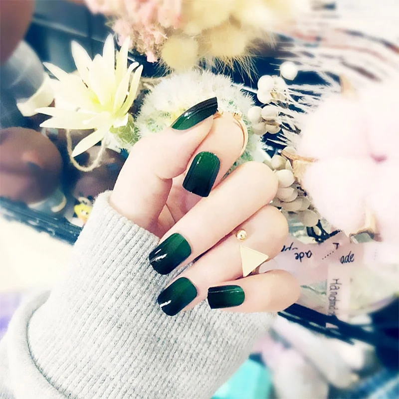 24pcs Girls Summer Holiday Gradient Blue Fake Nail Sweet Short Square Nail Art Tips with Glue Women Smooth Fake Nail press on-Nail Inspo