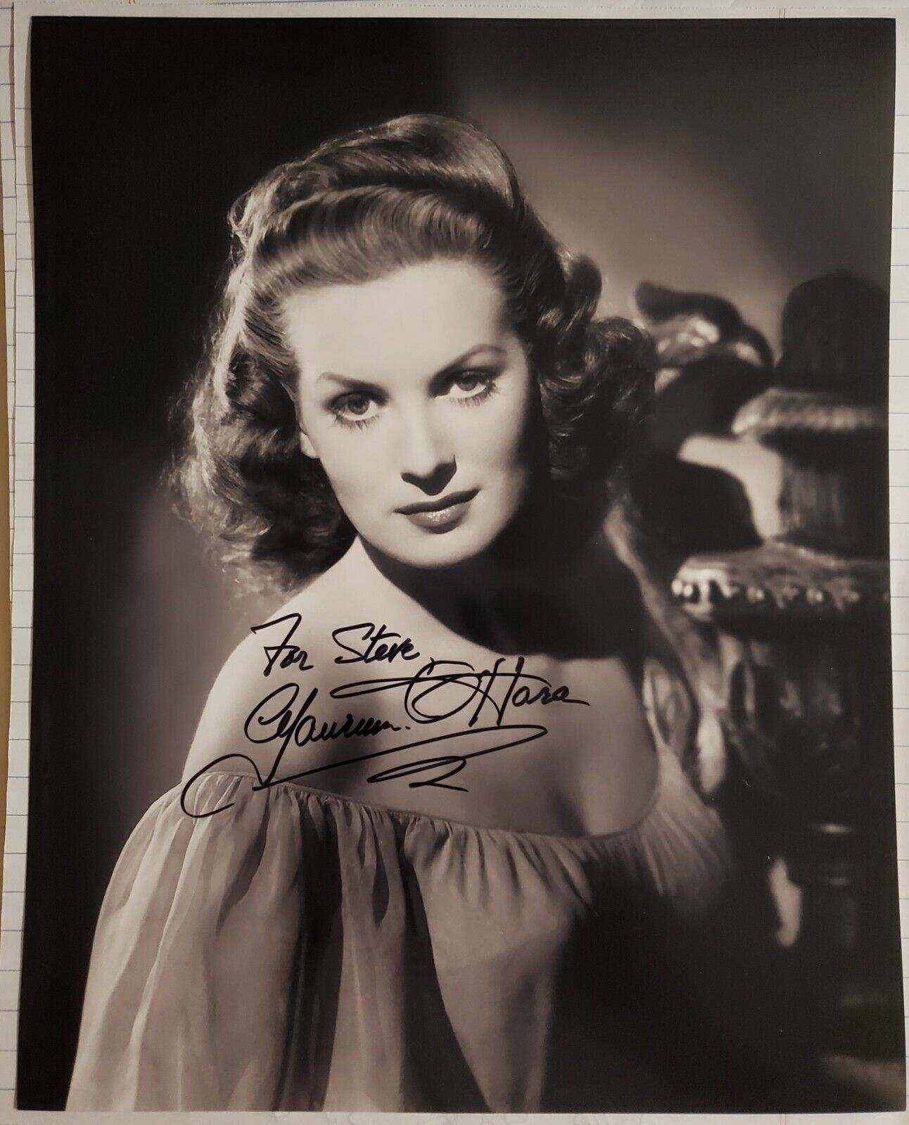 MAUREEN O'HARA SIGNED AUTOGRAPHED BW 8X10 Photo Poster painting FOR STEVE STUNNING POSE!!