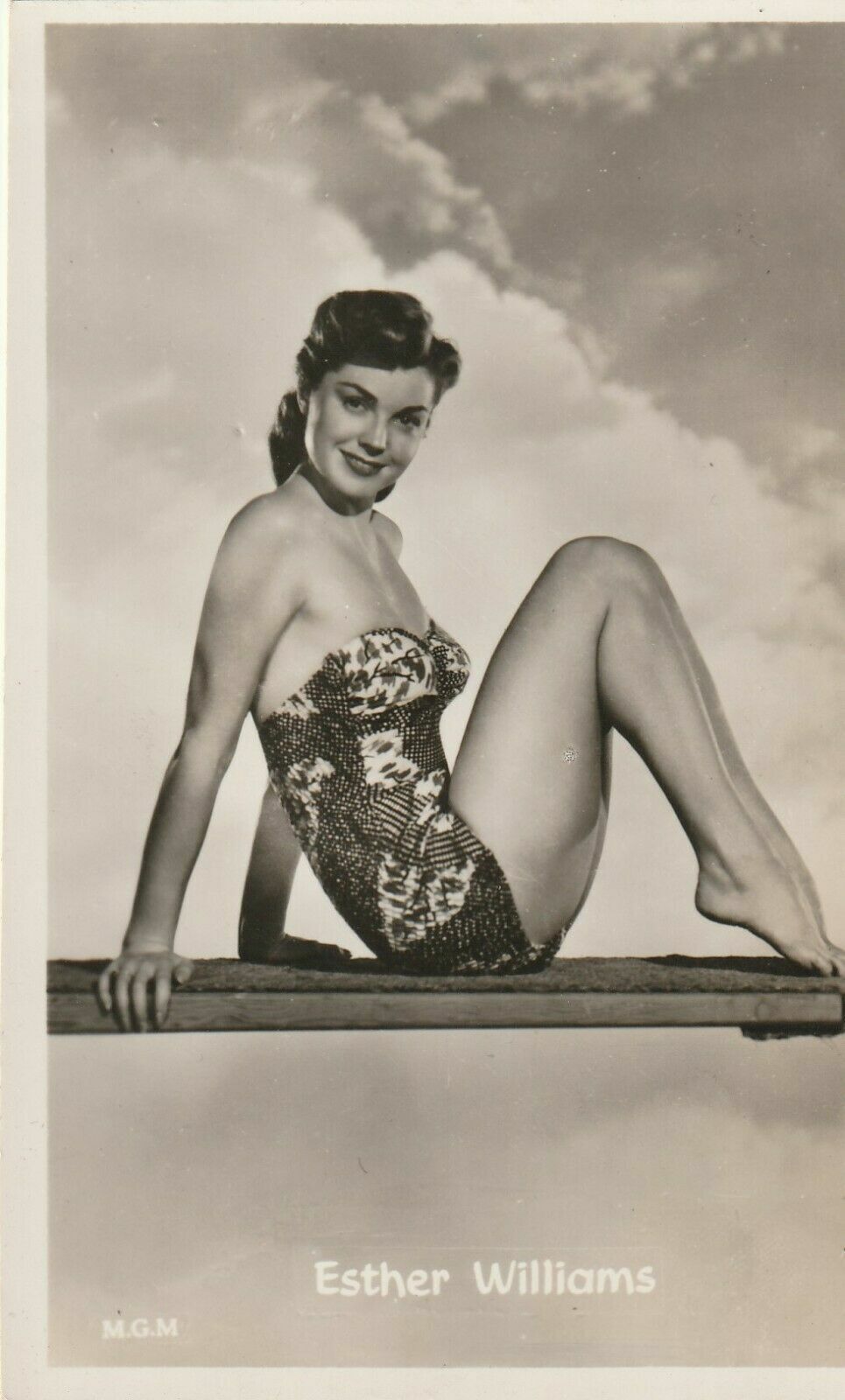 Olympic level Swimmer later Top US Actress ESTHER WILLIAMS d@91 signed card &Pic