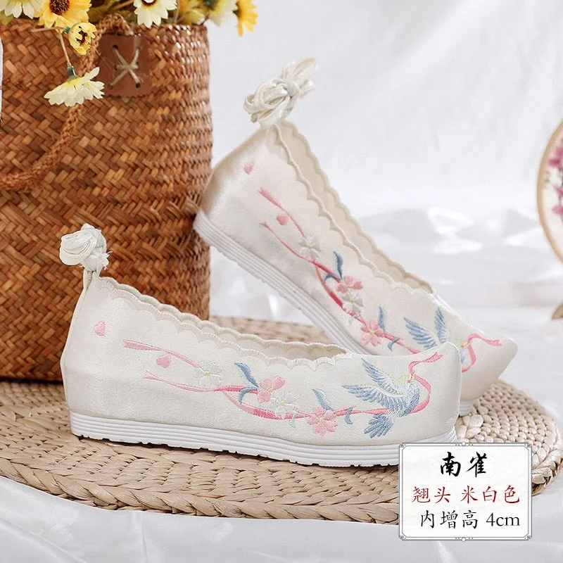 New Hanfu shoes, embroidered shoes, women's antiquity shoes, heightened Chinese elements, ancient bow shoes