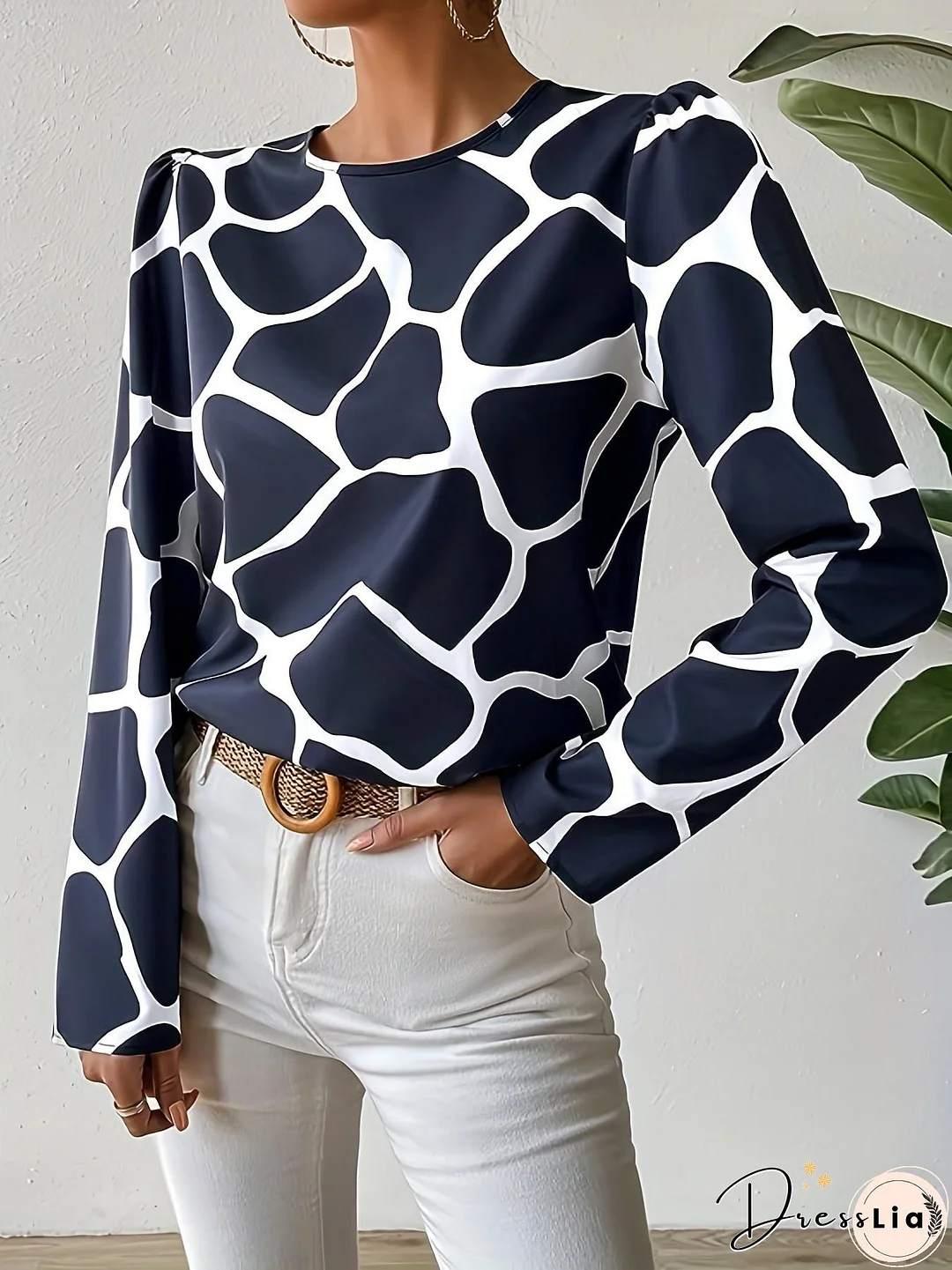 Giraffe Print Blouse, Casual Crew Neck Long Sleeve Blouse, Women's Clothing