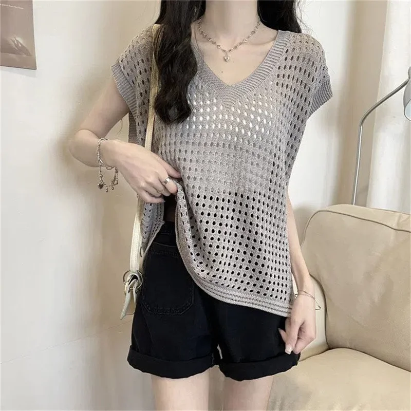 Uveng Uveng V-Necked Knitted Jersey Women's Thin Summer Design Sense Small Loose Thin Vest Outside On The Coat