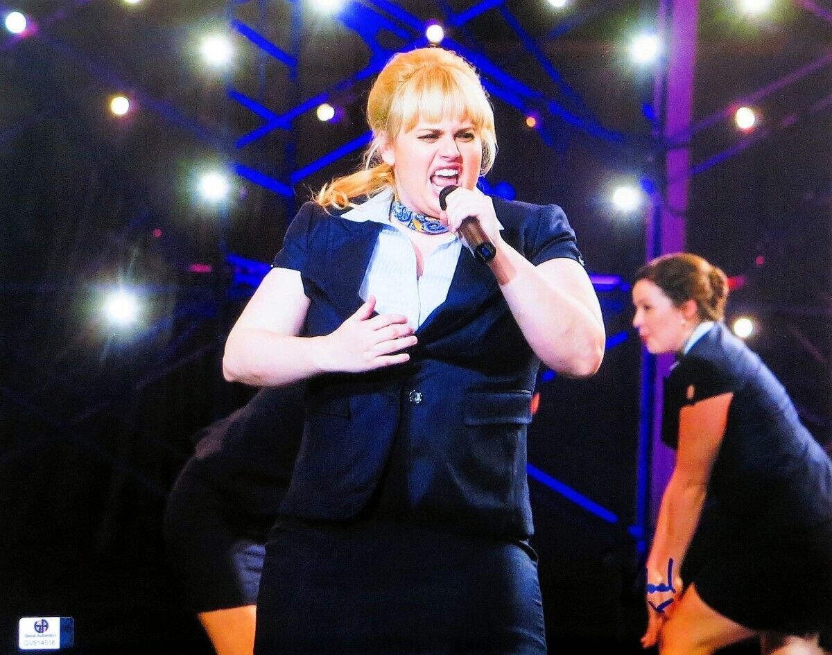 Rebel Wilson Signed Autographed 11X14 Photo Poster painting Pitch Perfect Singing GV814516