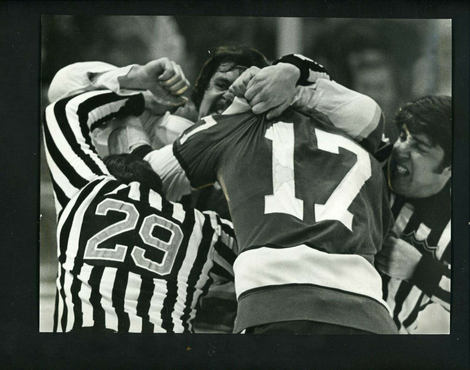 Bill Plager fighting Ron Shock 1973 Press Original Photo Poster painting Atlanta Flames Penguins