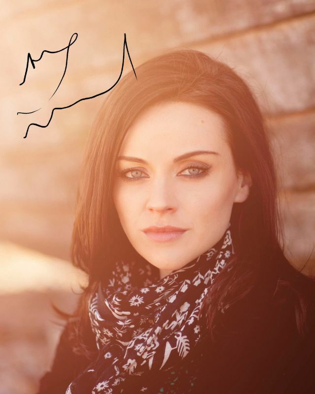 Amy Macdonald Autograph Signed Photo Poster painting Print