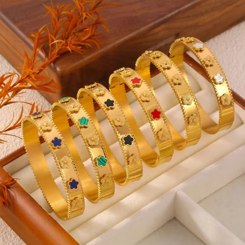 Elegant Luxurious Classic Style Flower Titanium Steel 18K Gold Plated Bangle In Bulk