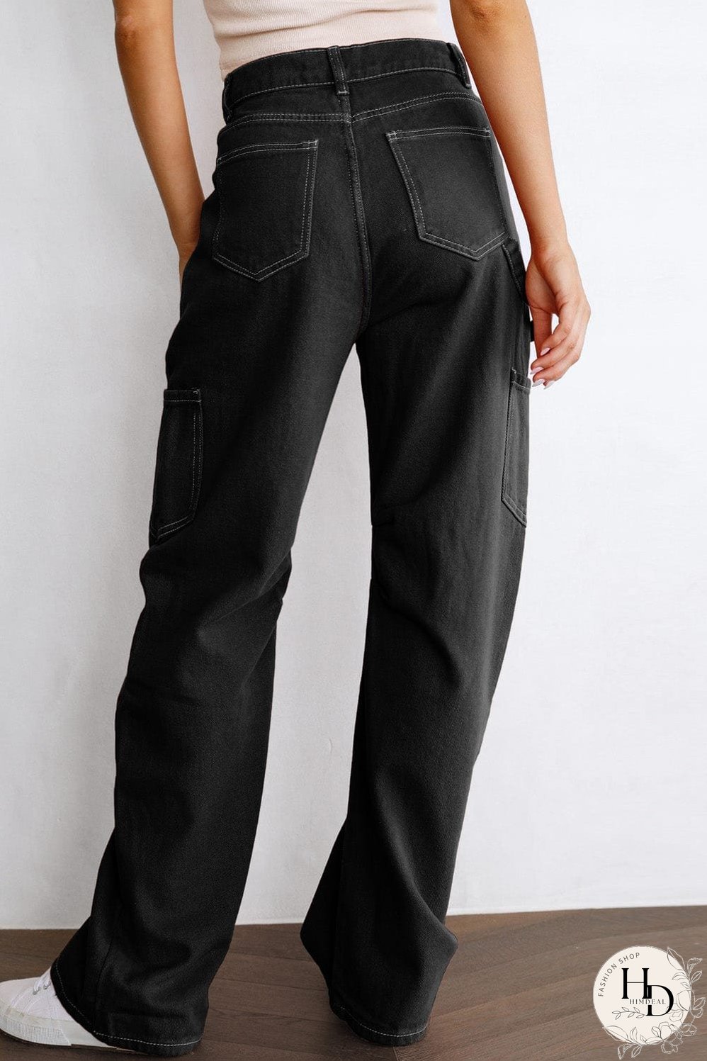 Streetwear-Inspired Black Cargo Pants