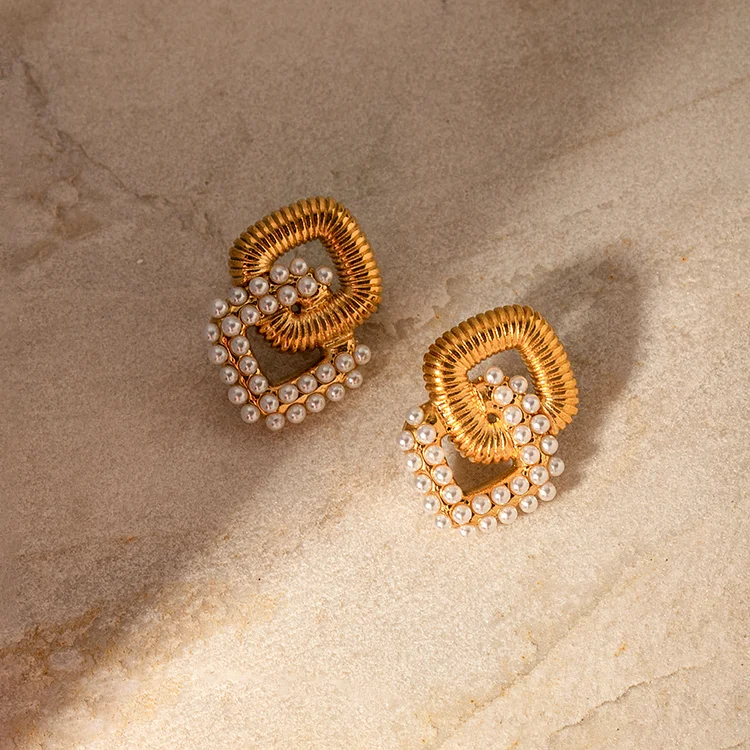 Luxe 18K Golden Stylish Pearls Earrings