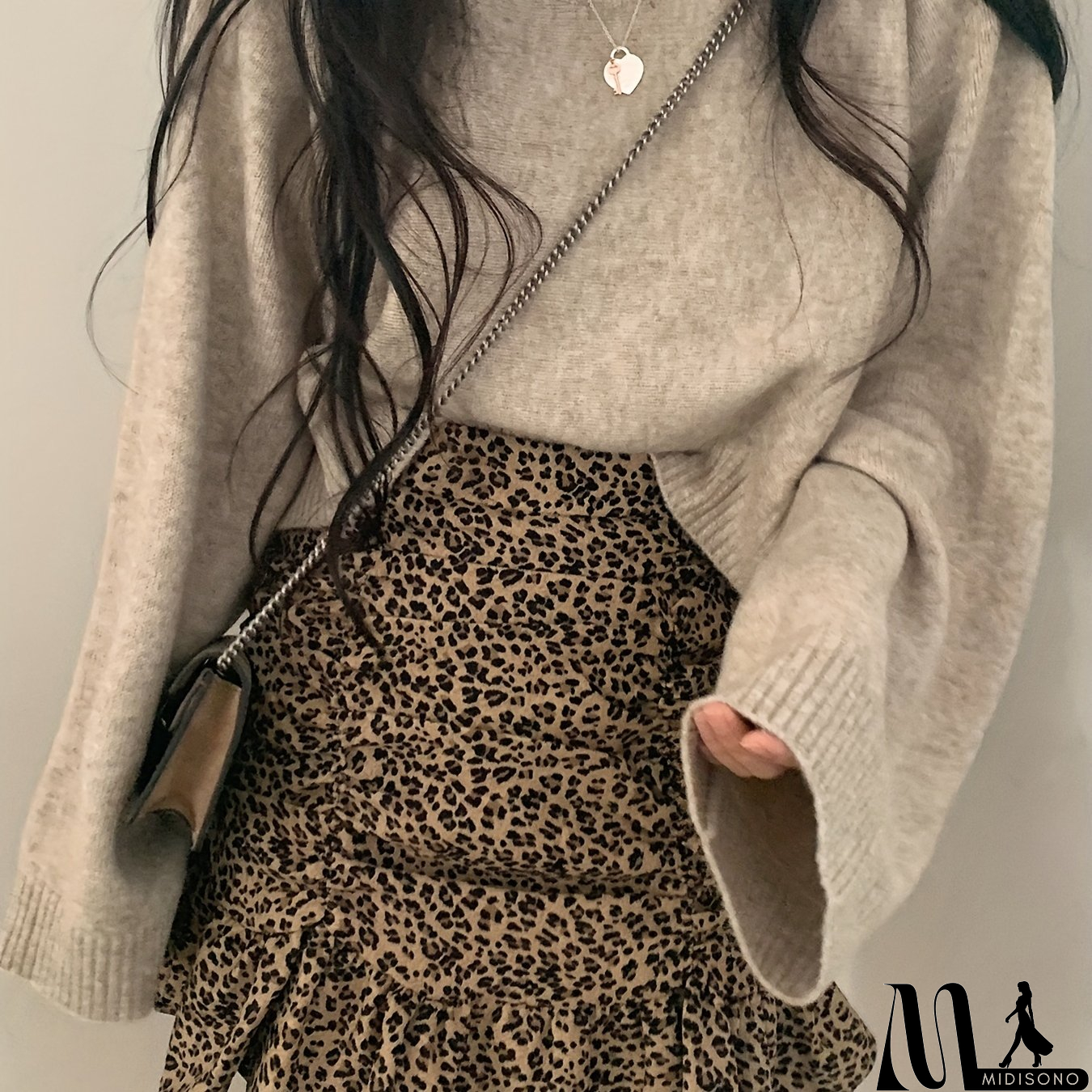 MidiSono - Simple and Stylish Sweater