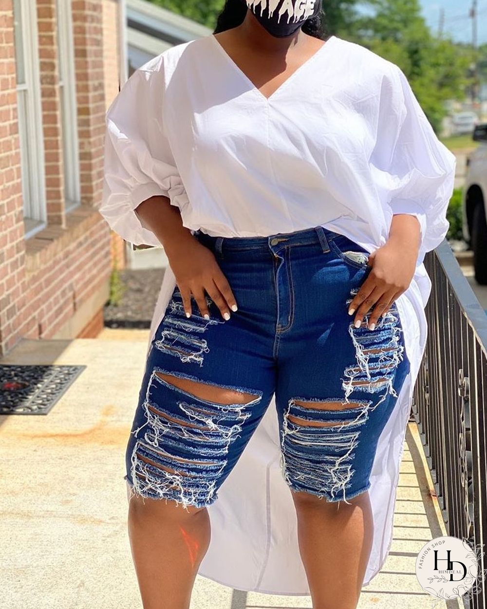 Zipper Fly Ripped Raw Hem Denim Shorts