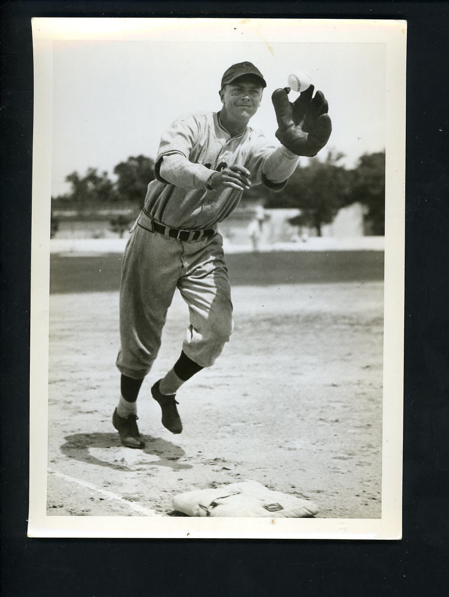 Stan Hack Press Photo Poster painting USED for his 1941 Double Play # 97 98 card Chicago Cubs