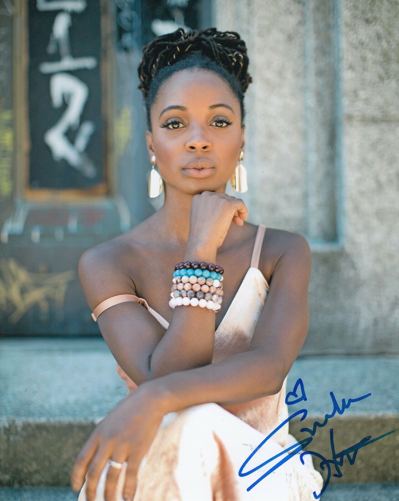 SHANOLA HAMPTON signed (SHAMELESS) TV Show 8X10 Photo Poster painting *VERONICA* W/COA #SH1