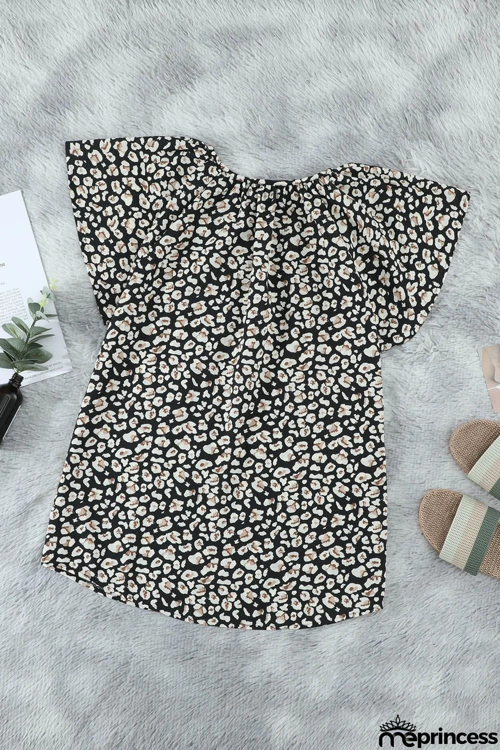 V-neck Short Sleeve Fashion Print Fantasy Fluttering Blouse