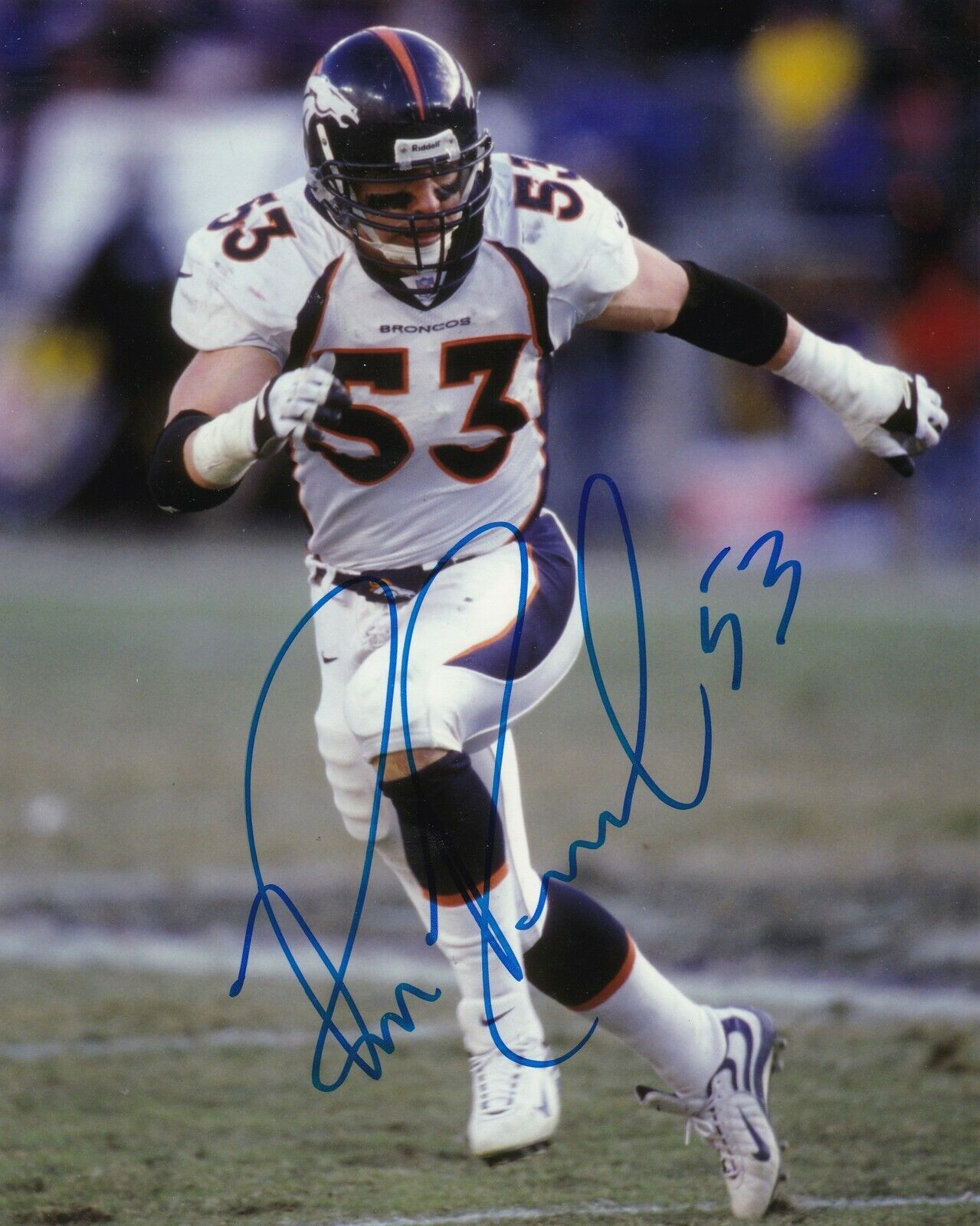 BILL ROMANOWSKI DENVER BRONCOS ACTION SIGNED 8x10