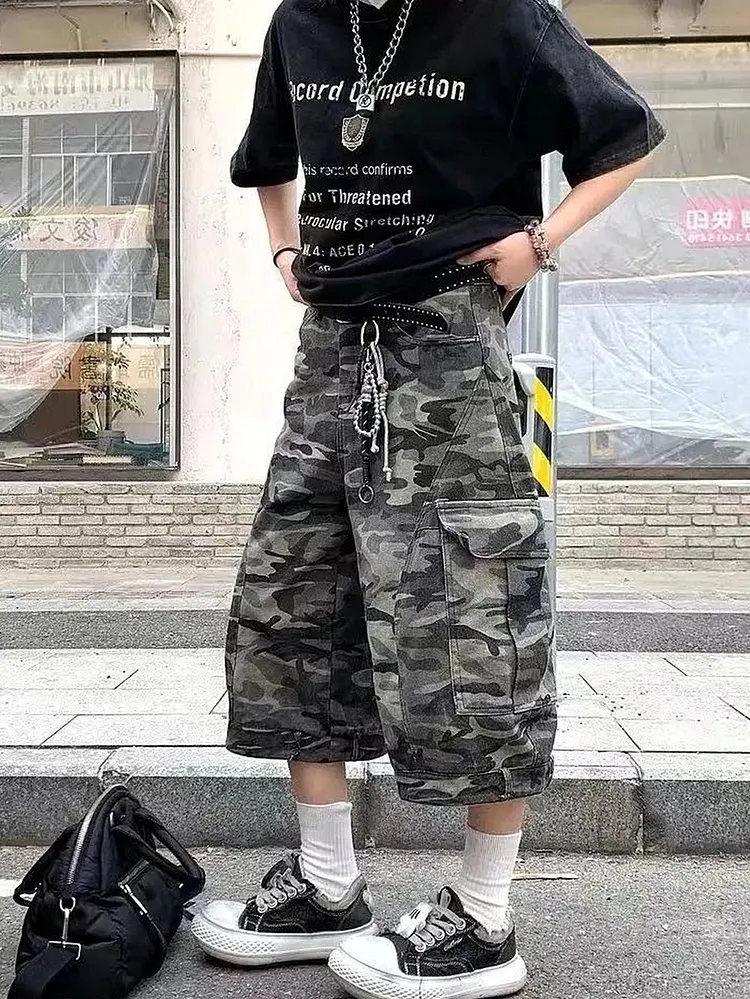 Women's Cargo Shorts in a Relaxed Streetwear Fit