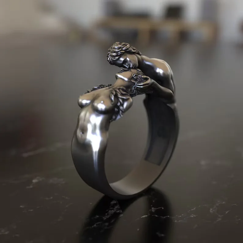 Lovers Kiss Ring
