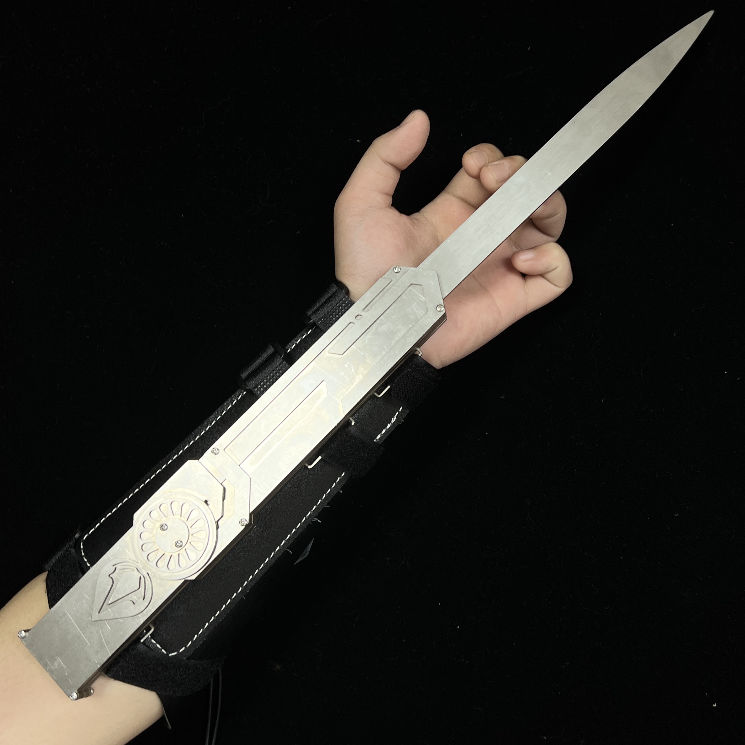 Hidden Blade Assassin's Creed 2 Ezio metal hidden blade image 5
