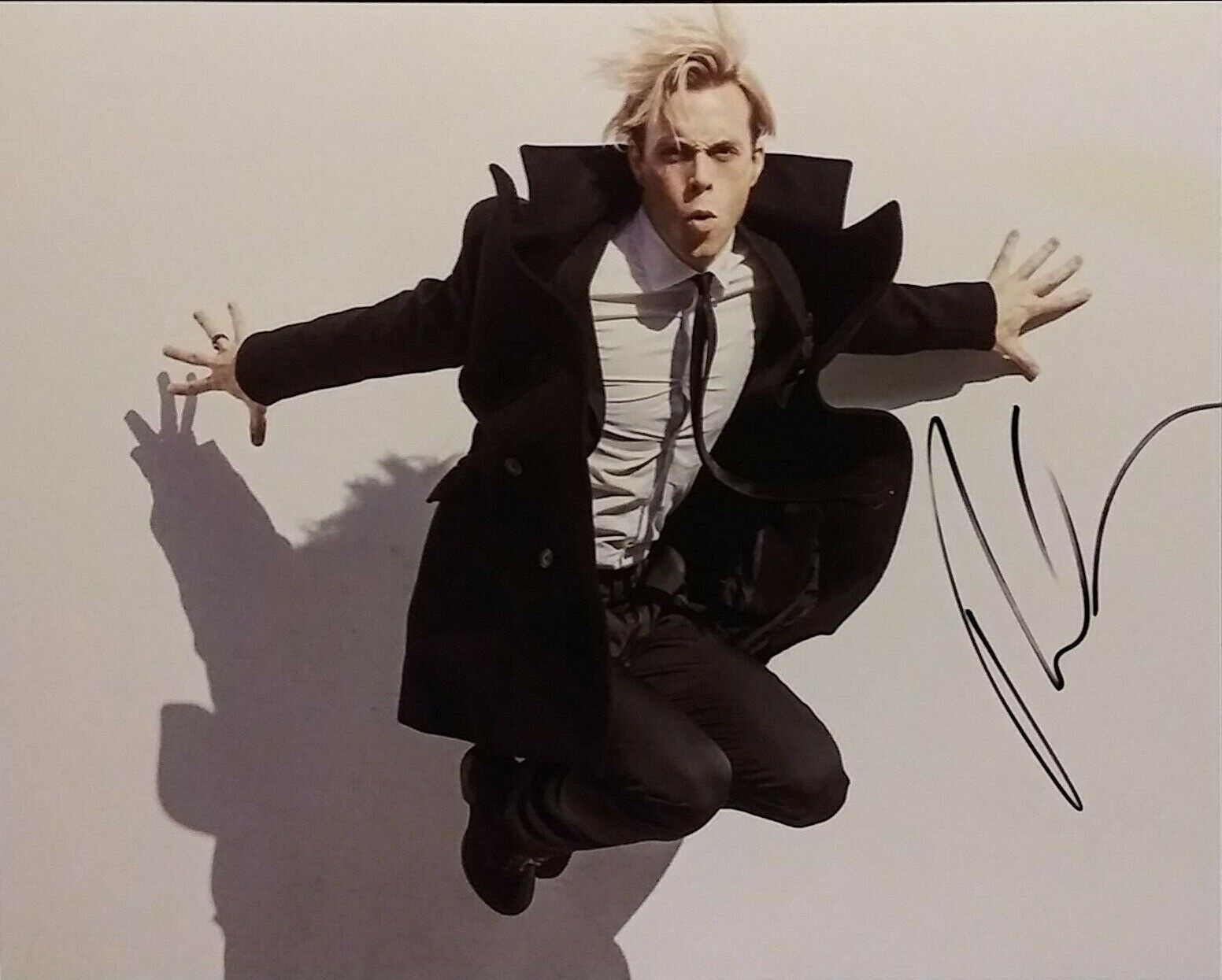 Riker Lynch signed 8x10