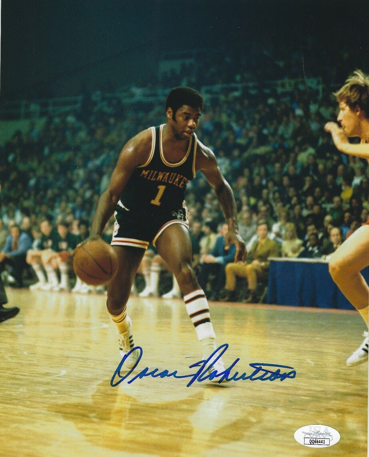 Autographed Oscar Robertson Milwaukee Bucks 8x10 Photo Poster painting w/JSA COA