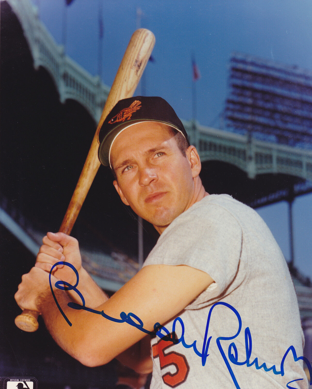 BROOKS ROBINSON BALTIMORE ORIOLES ACTION SIGNED 8x10