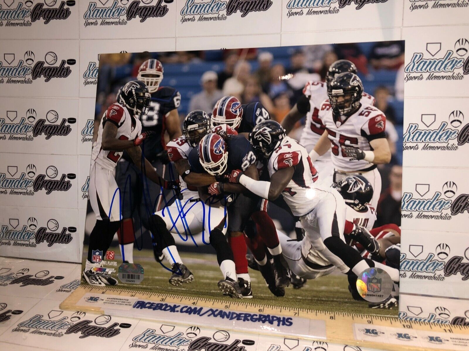 MARSHAWN LYNCH BILLS SEAHAWKS SIGNED AUTOGRAPHED 8X10 Photo Poster paintingGRAPH-FANATICS HOLO